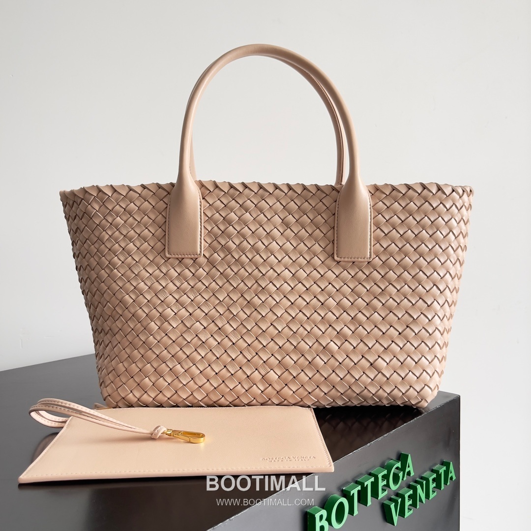 Bottega Veneta Cabat Intrecciato Nappa Leather Tote Bag 보테가베네타 카바 인트레치아토 나파 토트백 48cm 1