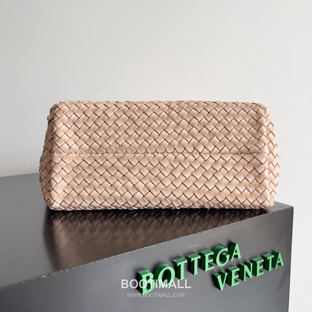 Bottega Veneta Cabat Intrecciato Nappa Leather Tote Bag 보테가베네타 카바 인트레치아토 나파 토트백 48cm 4