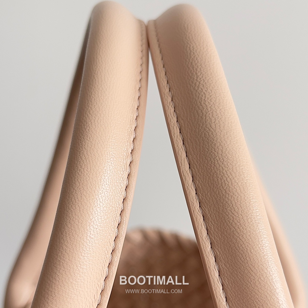 Bottega Veneta Cabat Intrecciato Nappa Leather Tote Bag 보테가베네타 카바 인트레치아토 나파 토트백 48cm 5