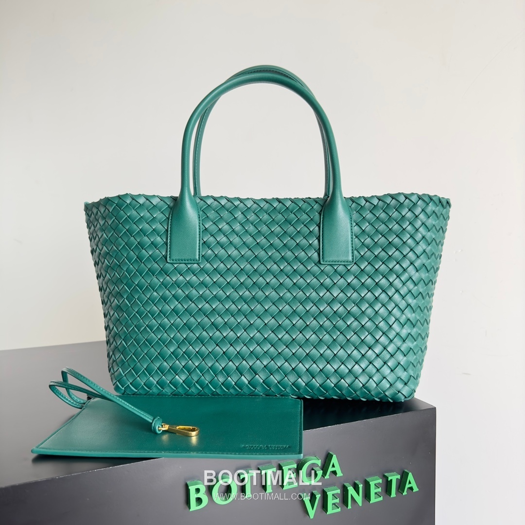 Bottega Veneta Cabat Intrecciato Nappa Leather Tote Bag 보테가베네타 카바 인트레치아토 나파 토트백 48cm 1