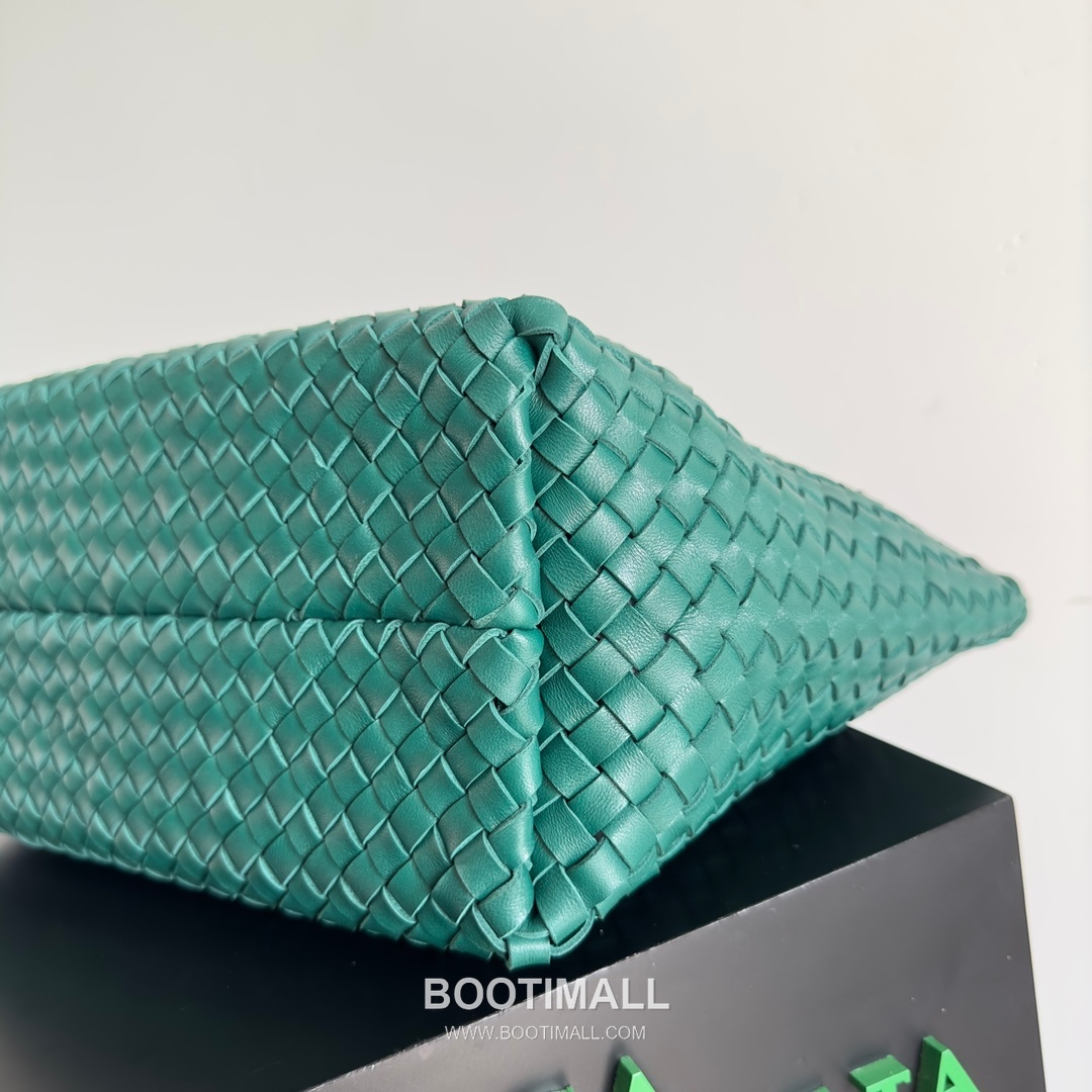 Bottega Veneta Cabat Intrecciato Nappa Leather Tote Bag 보테가베네타 카바 인트레치아토 나파 토트백 48cm 2