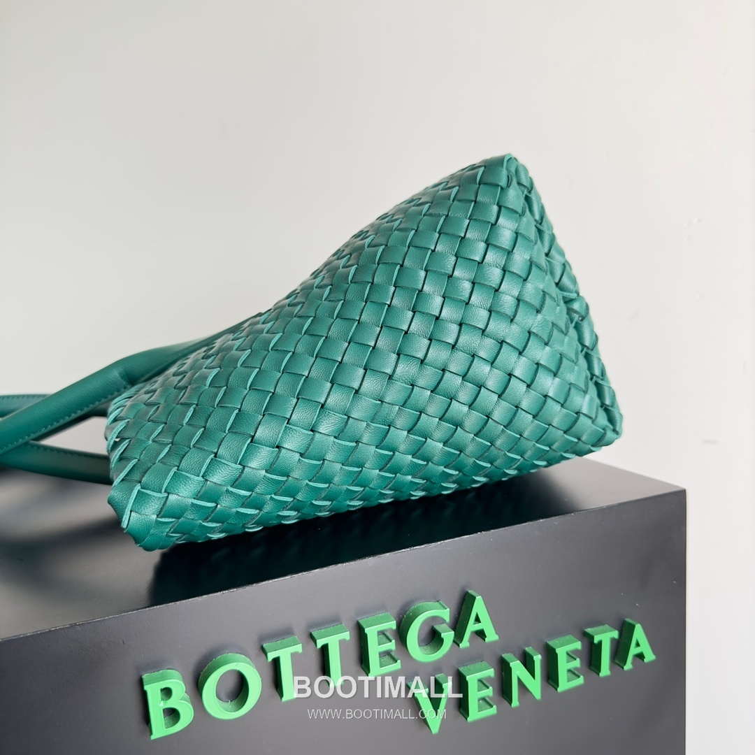 Bottega Veneta Cabat Intrecciato Nappa Leather Tote Bag 보테가베네타 카바 인트레치아토 나파 토트백 48cm 4