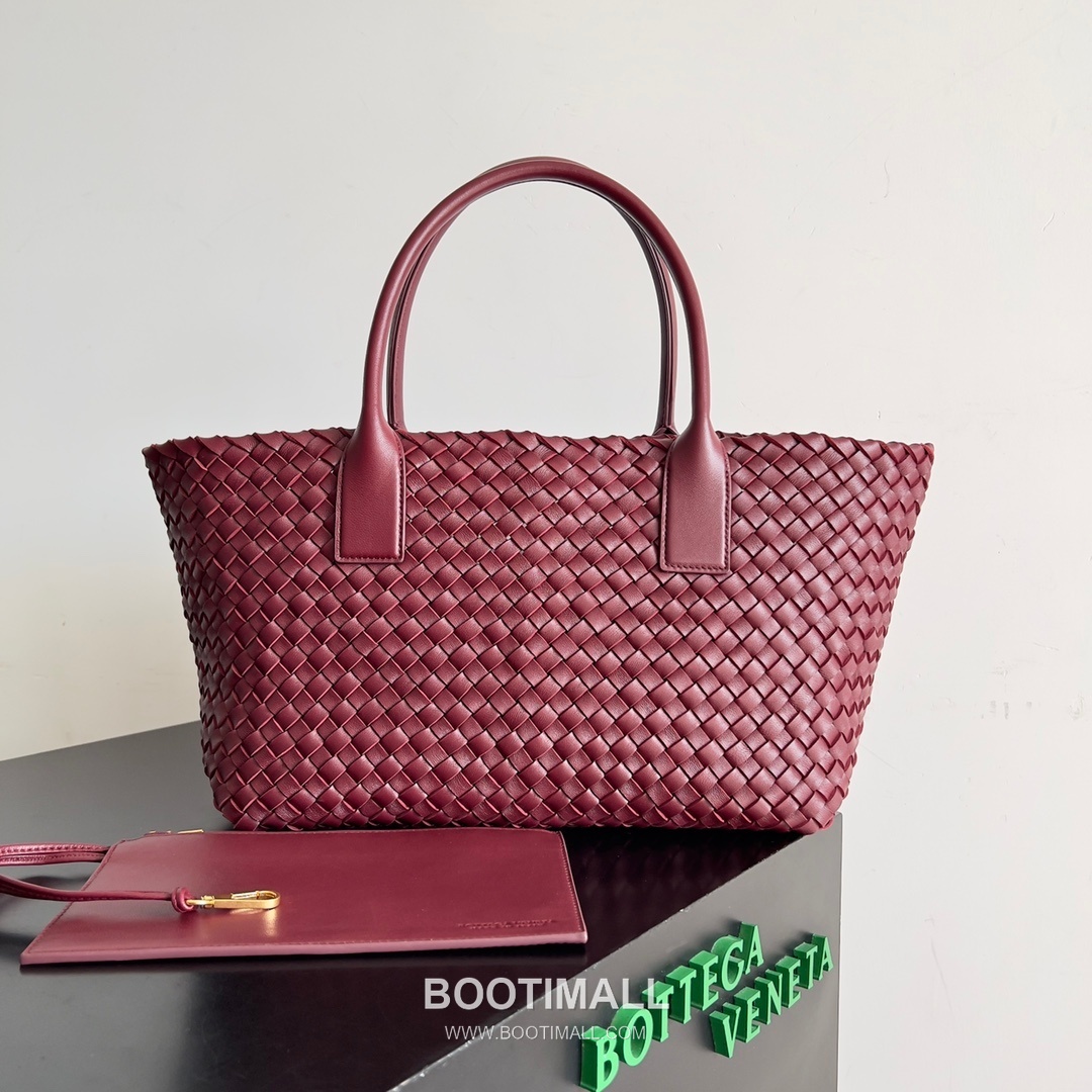 Bottega Veneta Cabat Intrecciato Nappa Leather Tote Bag 보테가베네타 카바 인트레치아토 나파 토트백 48cm 1