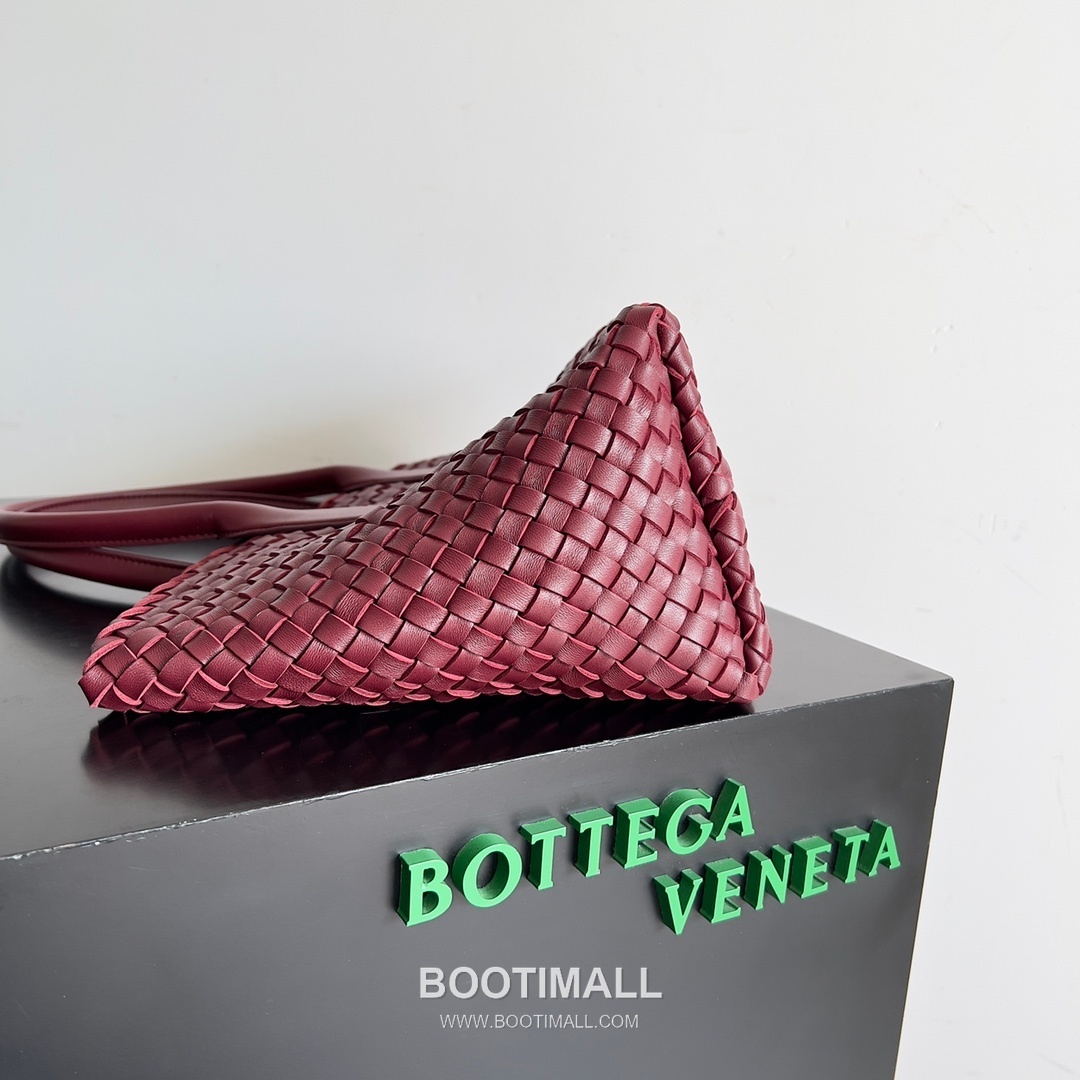 Bottega Veneta Cabat Intrecciato Nappa Leather Tote Bag 보테가베네타 카바 인트레치아토 나파 토트백 48cm 3