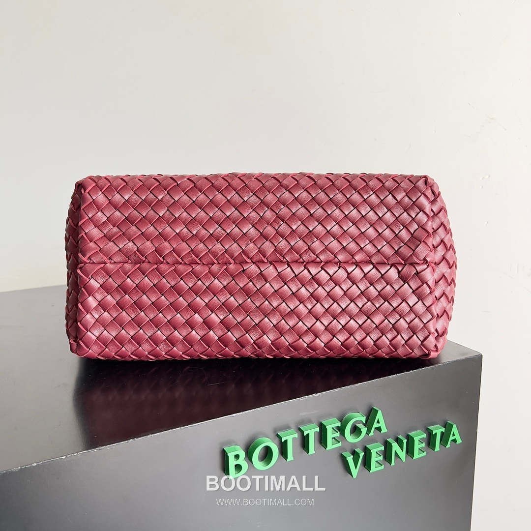 Bottega Veneta Cabat Intrecciato Nappa Leather Tote Bag 보테가베네타 카바 인트레치아토 나파 토트백 48cm 4