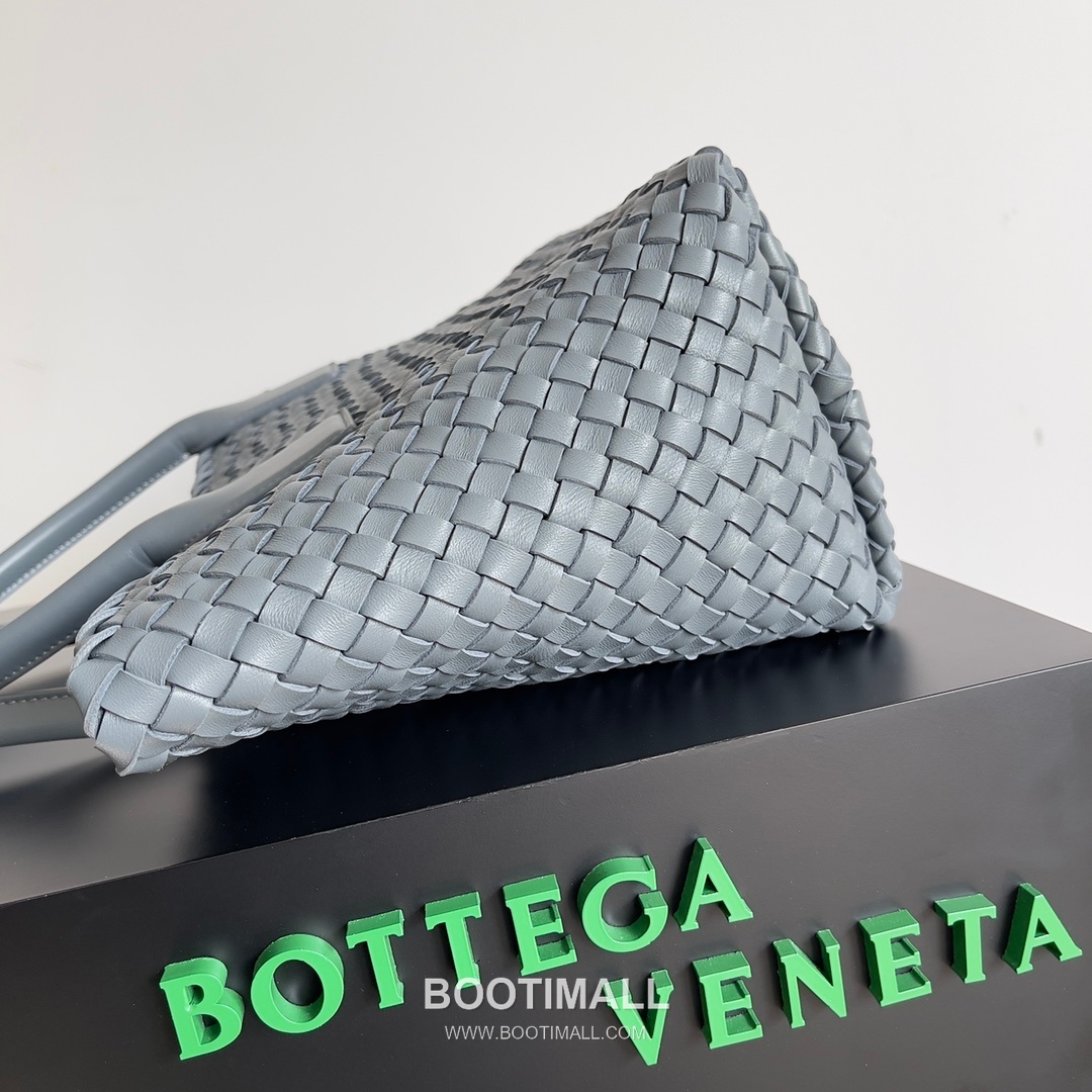 Bottega Veneta Cabat Intrecciato Nappa Leather Tote Bag 보테가베네타 카바 인트레치아토 나파 토트백 48cm 4