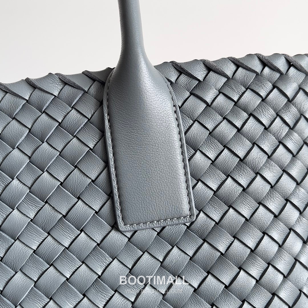 Bottega Veneta Cabat Intrecciato Nappa Leather Tote Bag 보테가베네타 카바 인트레치아토 나파 토트백 48cm 6