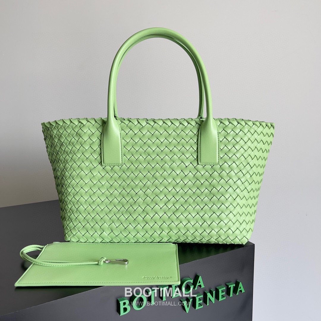Bottega Veneta Cabat Intrecciato Nappa Leather Tote Bag 보테가베네타 카바 인트레치아토 나파 토트백 48cm 3