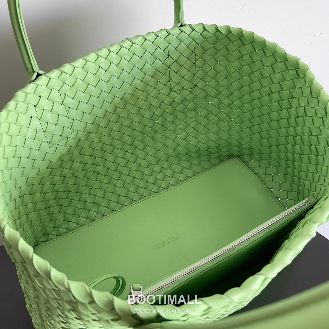 Bottega Veneta Cabat Intrecciato Nappa Leather Tote Bag 보테가베네타 카바 인트레치아토 나파 토트백 48cm 8