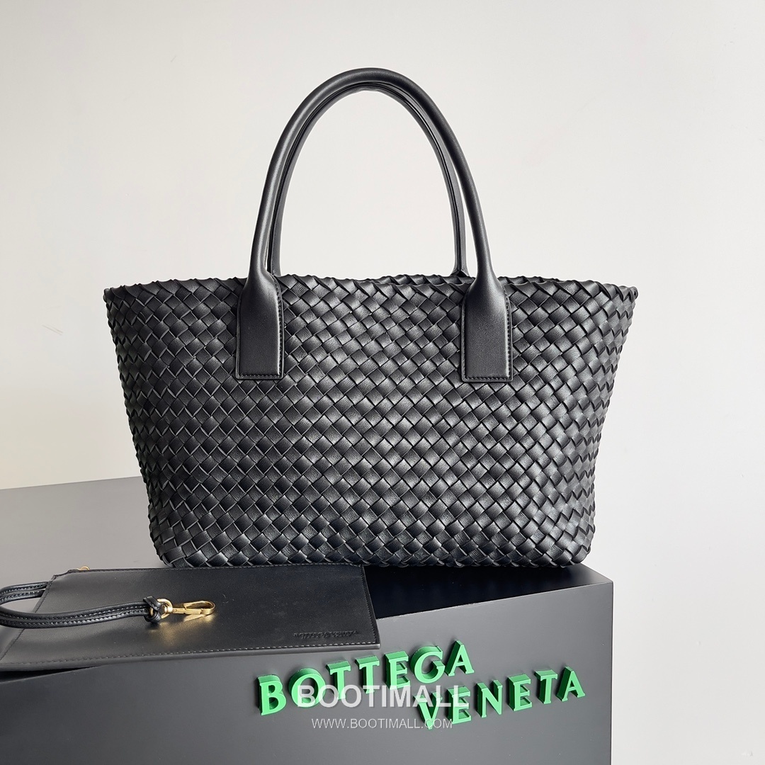 Bottega Veneta Cabat Intrecciato Nappa Leather Tote Bag 보테가베네타 카바 인트레치아토 나파 토트백 48cm 1