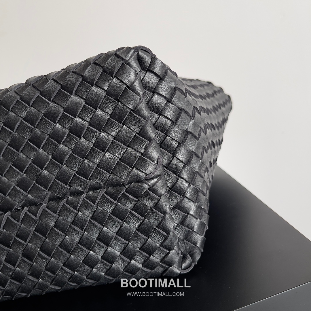 Bottega Veneta Cabat Intrecciato Nappa Leather Tote Bag 보테가베네타 카바 인트레치아토 나파 토트백 48cm 4