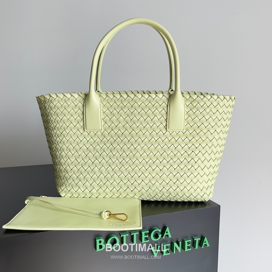 Bottega Veneta Cabat Intrecciato Nappa Leather Tote Bag 보테가베네타 카바 인트레치아토 나파 토트백 48cm 3