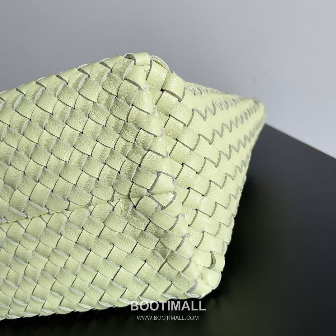 Bottega Veneta Cabat Intrecciato Nappa Leather Tote Bag 보테가베네타 카바 인트레치아토 나파 토트백 48cm 5