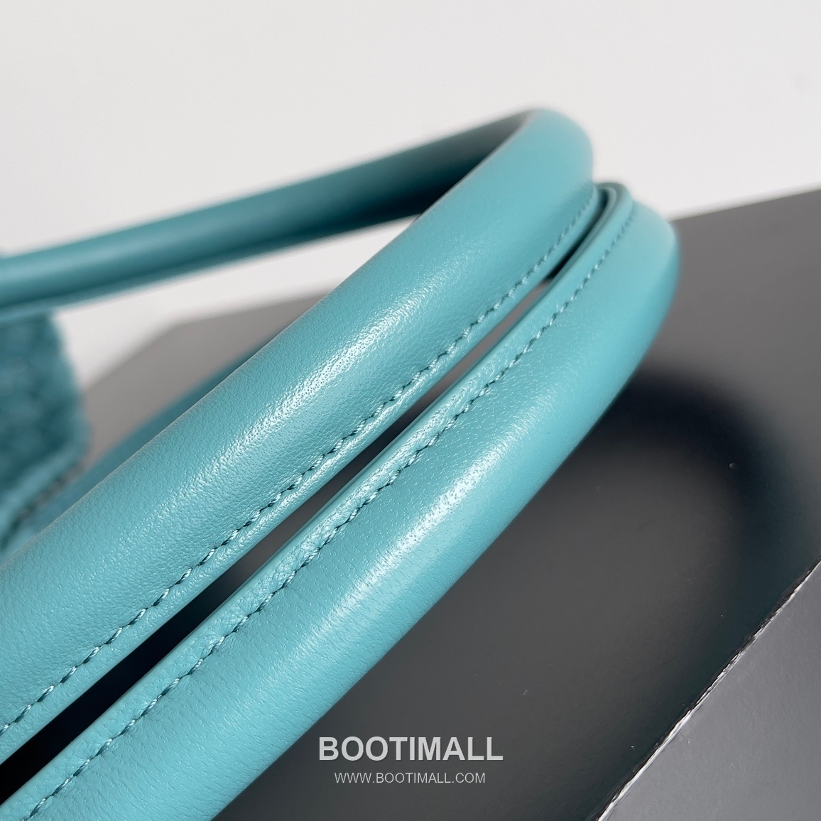 Bottega Veneta Cabat Intrecciato Nappa Leather Tote Bag 보테가베네타 카바 인트레치아토 나파 토트백 48cm 5