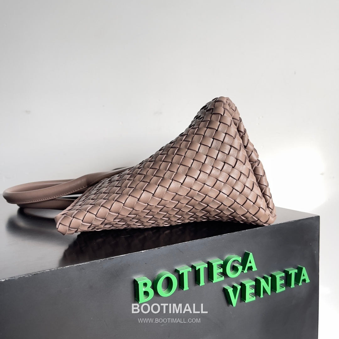 Bottega Veneta Cabat Intrecciato Nappa Leather Tote Bag 보테가베네타 카바 인트레치아토 나파 토트백 48cm 4