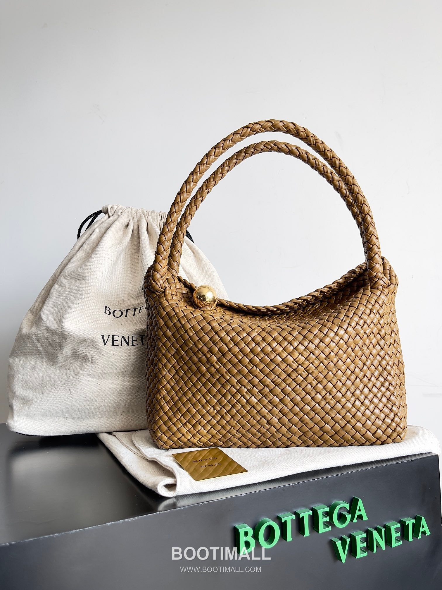 Bottega Veneta Tosca Intrecciato Nappa Leather Shoulder Bag 보테가베네타 토스카 인트레치아토 나파 숄더백 27cm 1