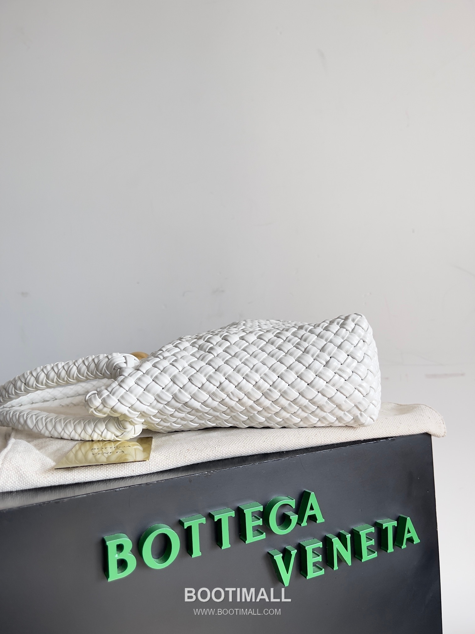 Bottega Veneta Tosca Intrecciato Nappa Leather Shoulder Bag 보테가베네타 토스카 인트레치아토 나파 숄더백 27cm 2