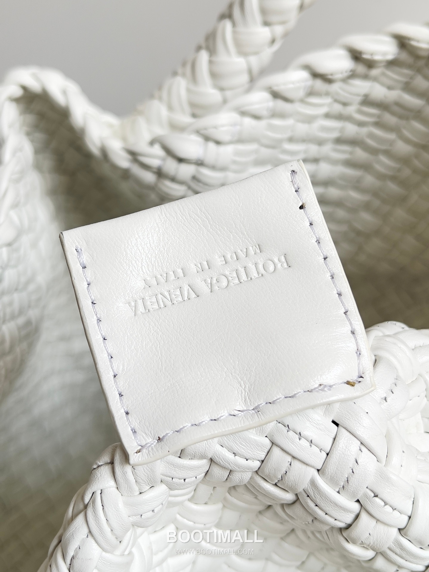 Bottega Veneta Tosca Intrecciato Nappa Leather Shoulder Bag 보테가베네타 토스카 인트레치아토 나파 숄더백 27cm 9