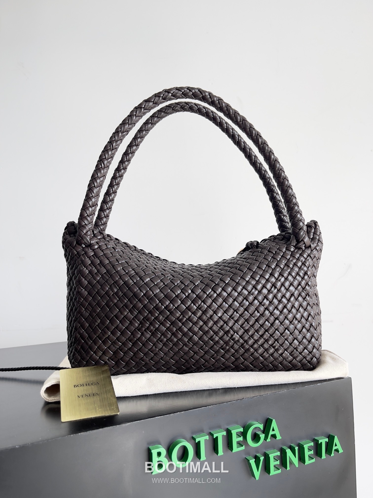 Bottega Veneta Tosca Intrecciato Nappa Leather Shoulder Bag 보테가베네타 토스카 인트레치아토 나파 숄더백 27cm 3