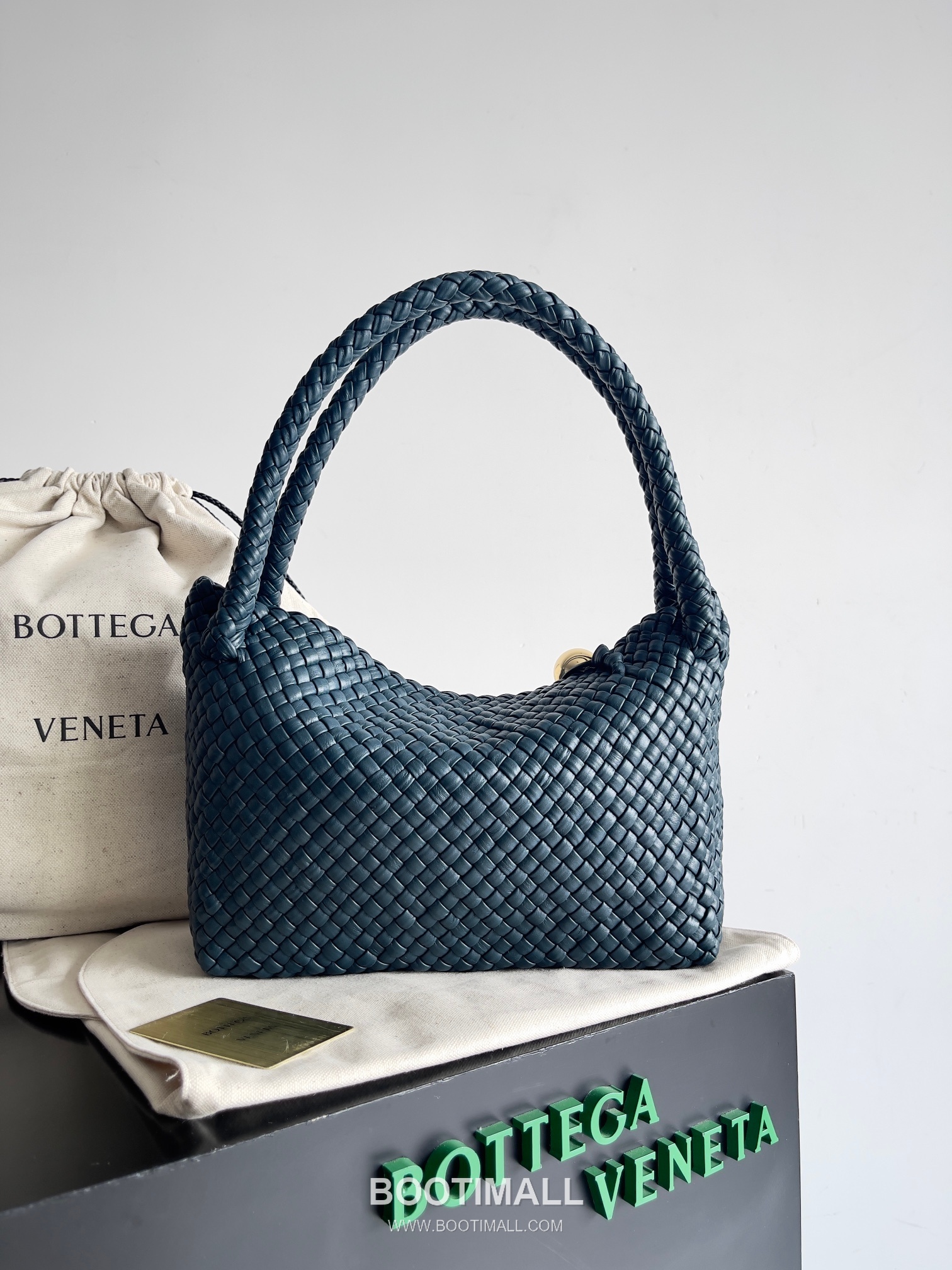 Bottega Veneta Tosca Intrecciato Nappa Leather Shoulder Bag 보테가베네타 토스카 인트레치아토 나파 숄더백 27cm 3