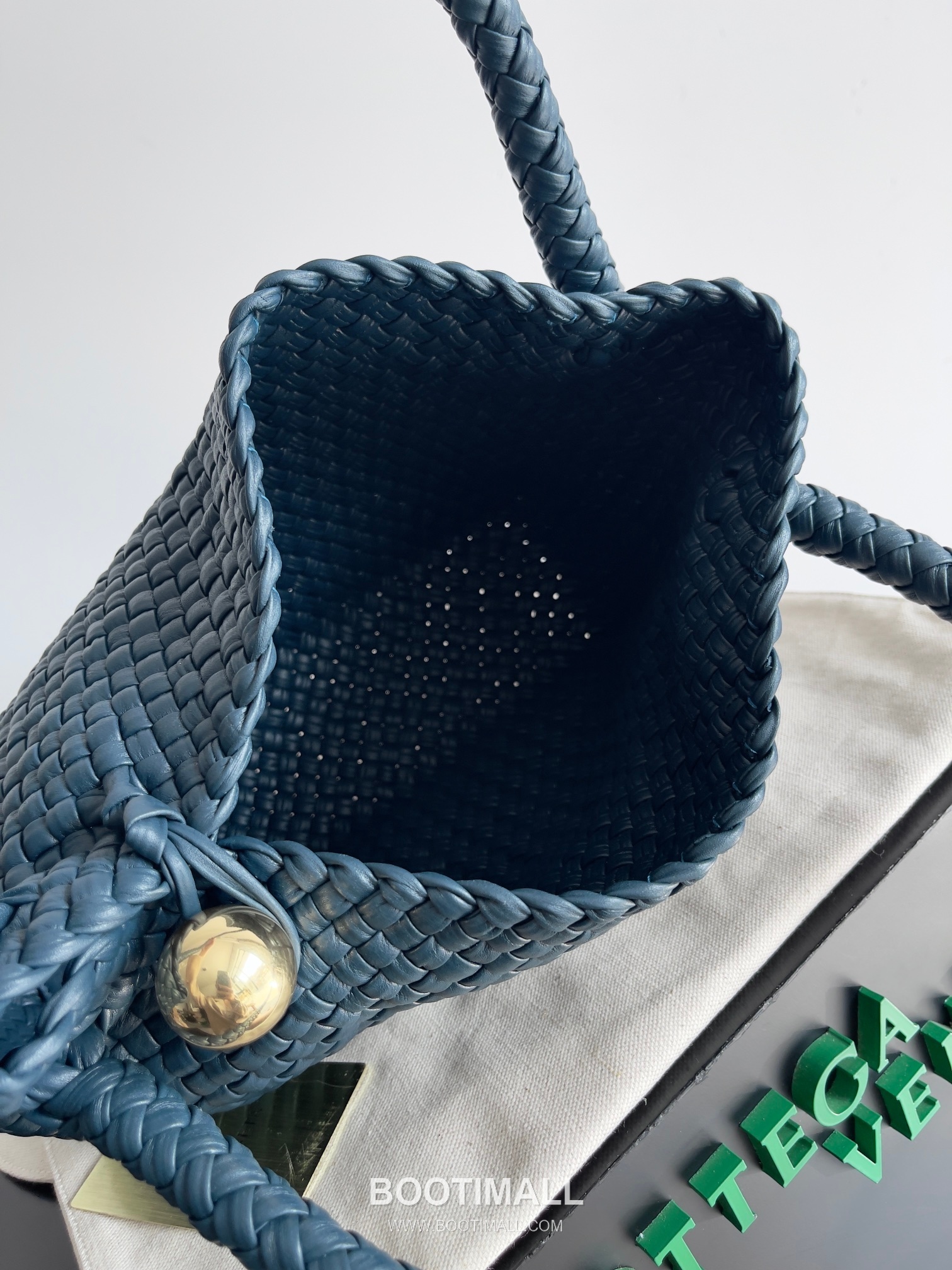 Bottega Veneta Tosca Intrecciato Nappa Leather Shoulder Bag 보테가베네타 토스카 인트레치아토 나파 숄더백 27cm 5