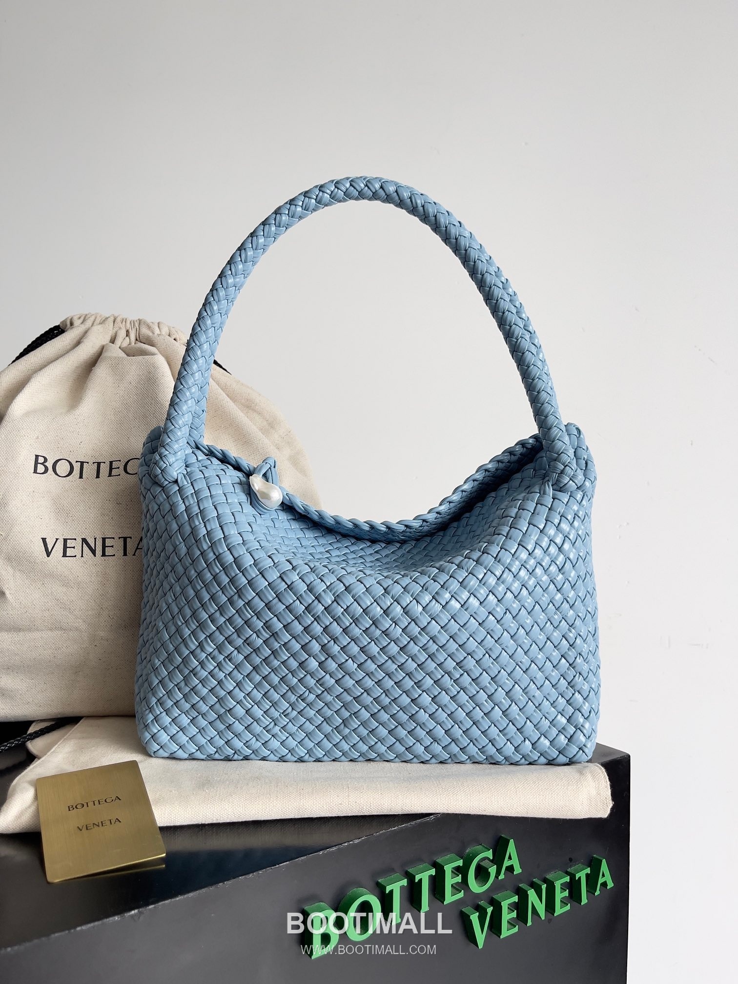 Bottega Veneta Tosca Intrecciato Nappa Leather Shoulder Bag 보테가베네타 토스카 인트레치아토 나파 숄더백 27cm 1