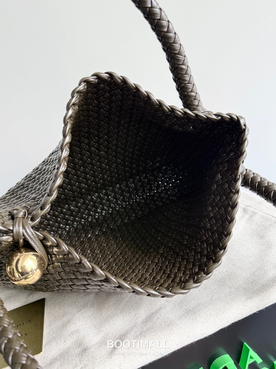 Bottega Veneta Tosca Intrecciato Nappa Leather Shoulder Bag 보테가베네타 토스카 인트레치아토 나파 숄더백 27cm 7