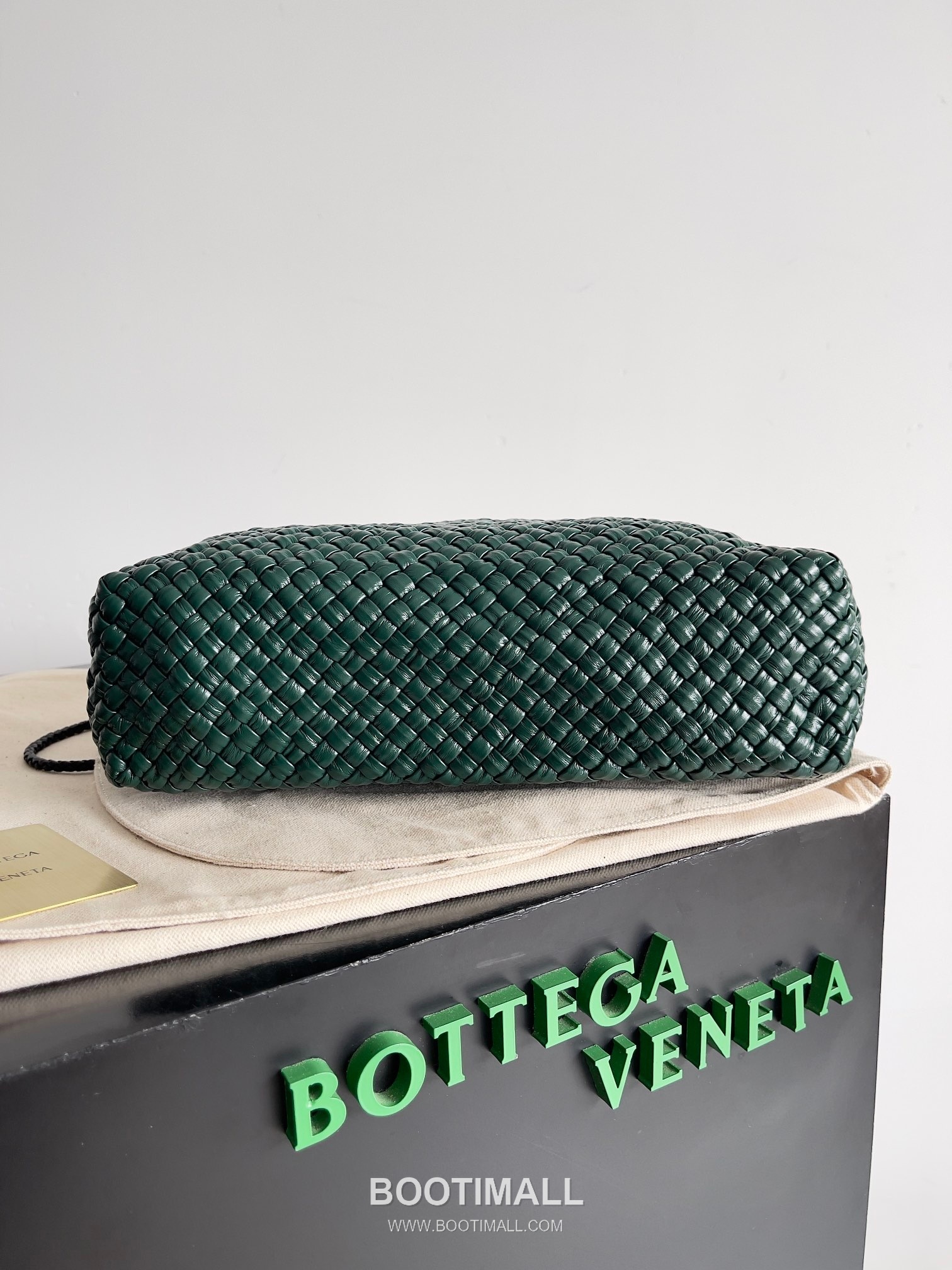 Bottega Veneta TOSCA Woven Shoulder Bag 보테가 베네타 TOSCA 우븐 숄더백 27cm 9
