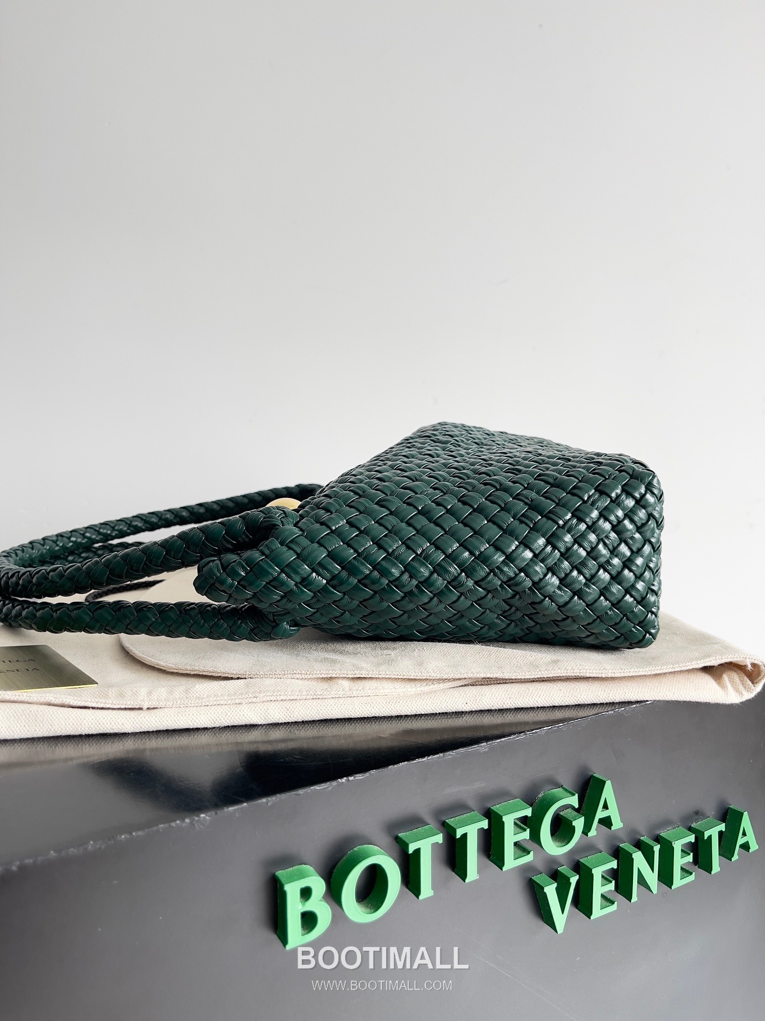 Bottega Veneta TOSCA Woven Shoulder Bag 보테가 베네타 TOSCA 우븐 숄더백 27cm 10
