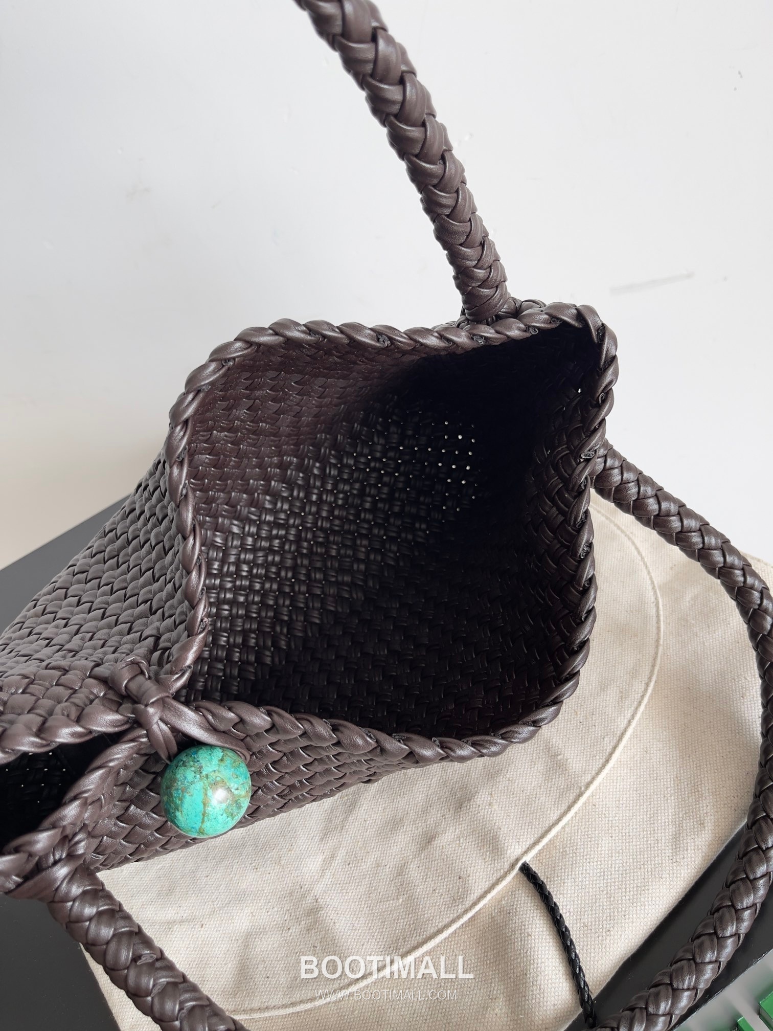 Bottega Veneta Tosca Intrecciato Nappa Leather Shoulder Bag 보테가베네타 토스카 인트레치아토 나파 숄더백 27cm 8