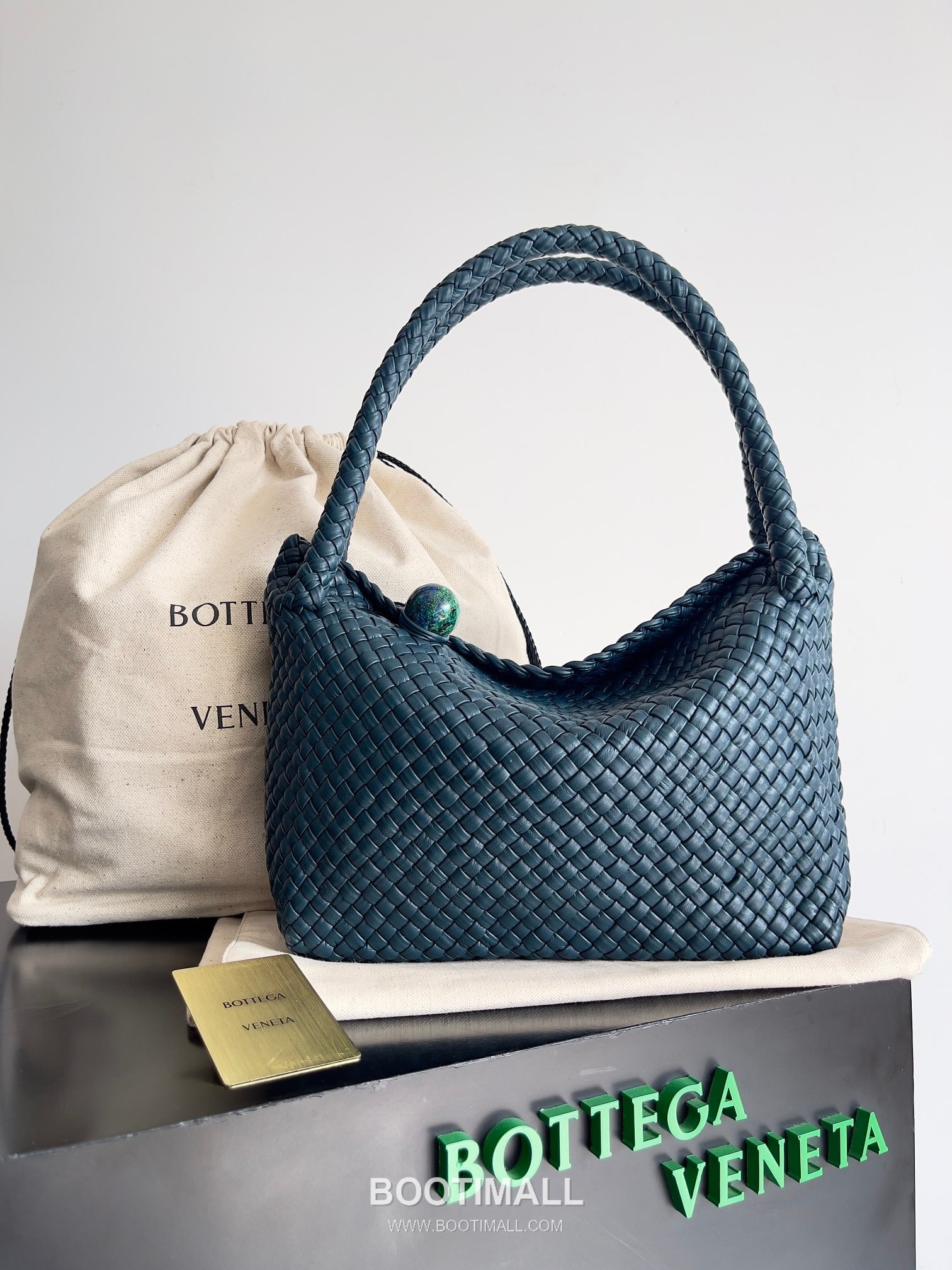 Bottega Veneta Tosca Intrecciato Nappa Leather Shoulder Bag 보테가베네타 토스카 인트레치아토 나파 숄더백 27cm 1