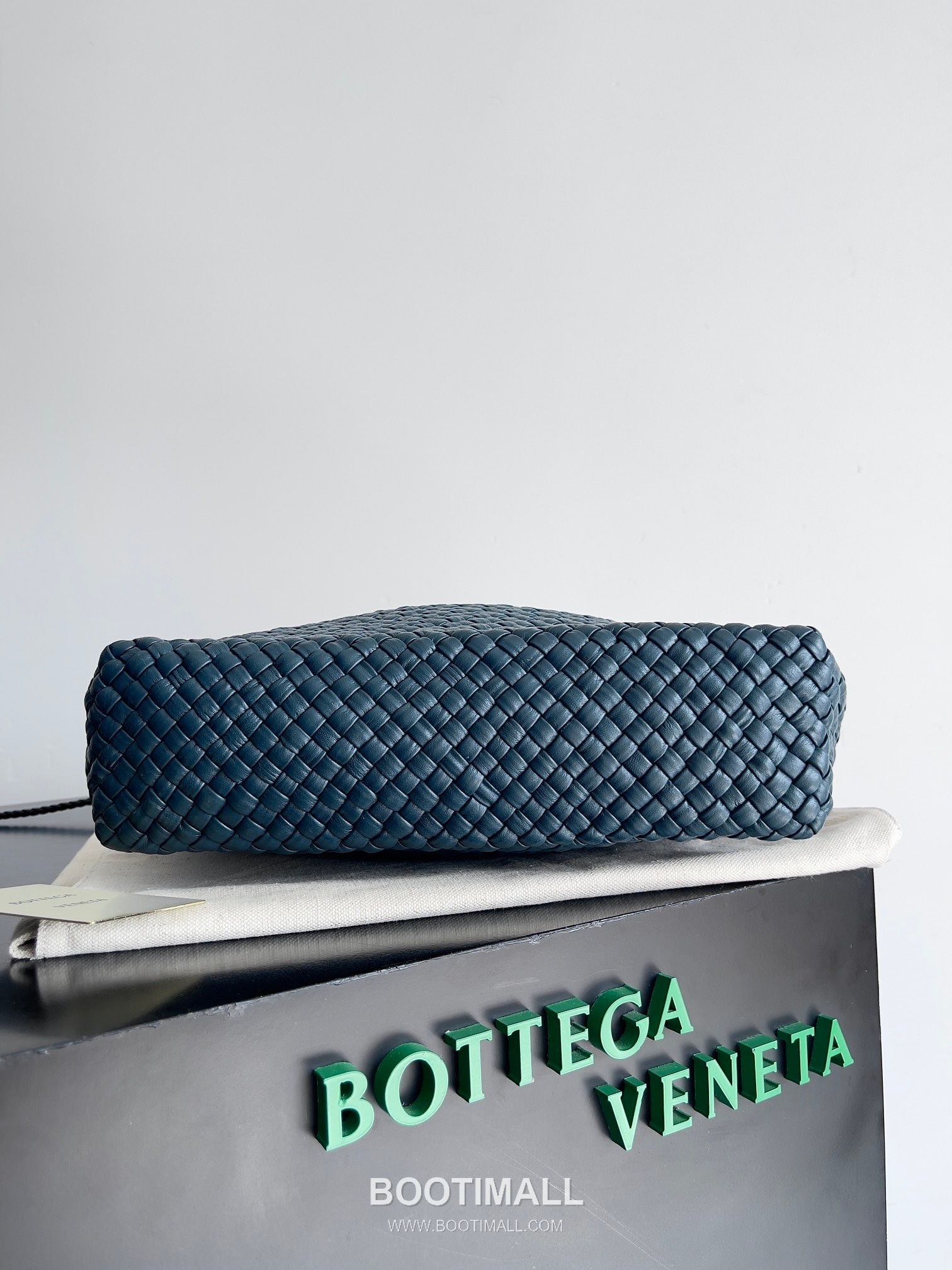 Bottega Veneta Tosca Intrecciato Nappa Leather Shoulder Bag 보테가베네타 토스카 인트레치아토 나파 숄더백 27cm 2