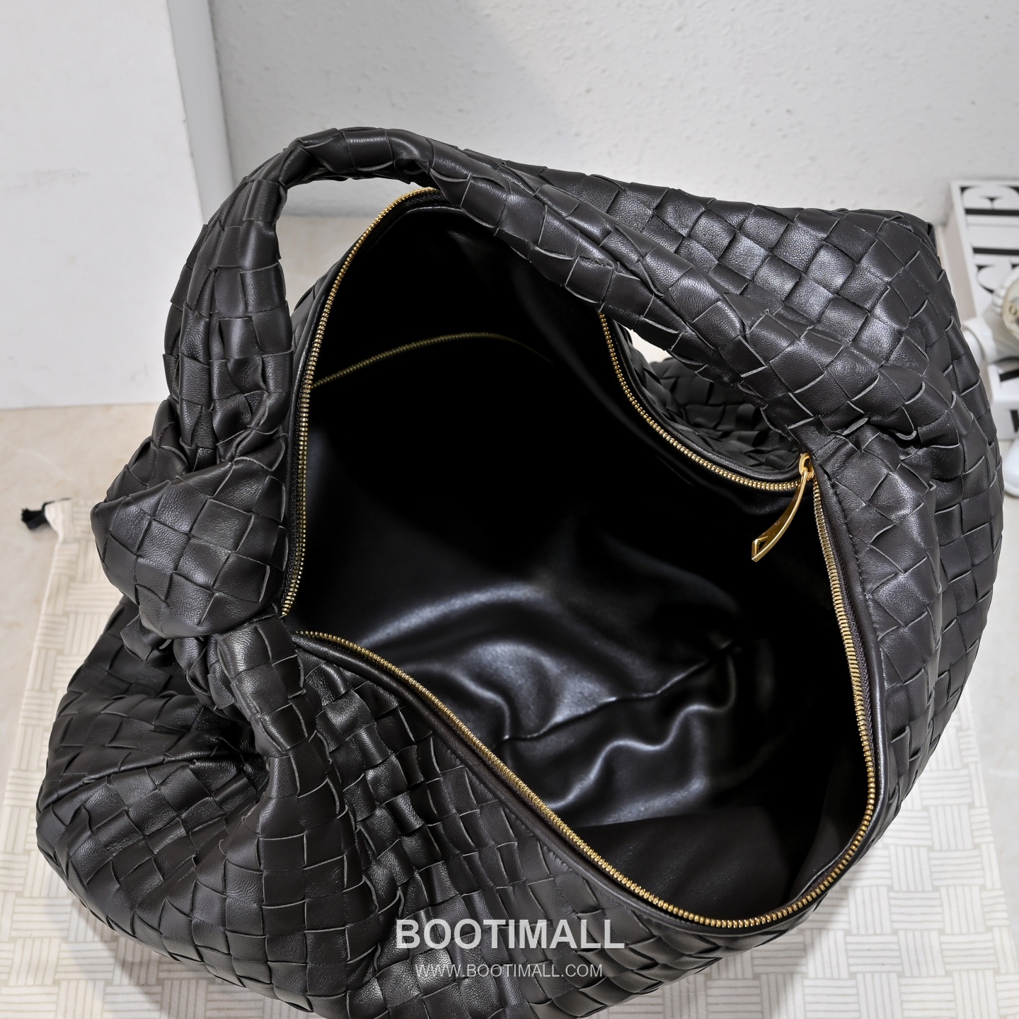 Bottega Veneta Jodie Intrecciato Nappa Leather Large Hobo Bag 보테가베네타 조디 인트레치아토 나파 라지 호보백 54cm 7