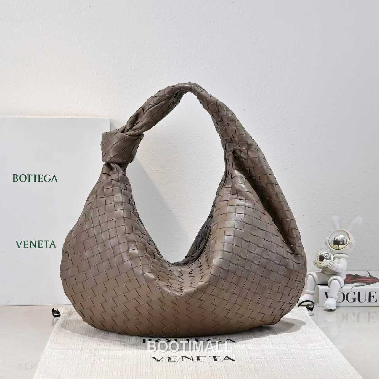 Bottega Veneta Jodie Intrecciato Nappa Leather Large Hobo Bag 보테가베네타 조디 인트레치아토 나파 라지 호보백 54cm 1