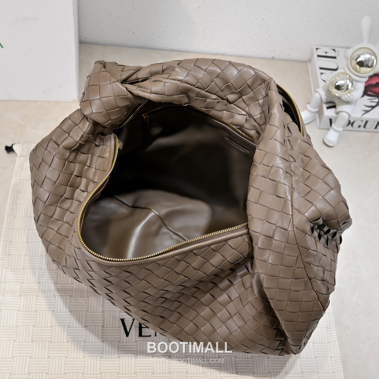 Bottega Veneta Jodie Intrecciato Nappa Leather Large Hobo Bag 보테가베네타 조디 인트레치아토 나파 라지 호보백 54cm 7