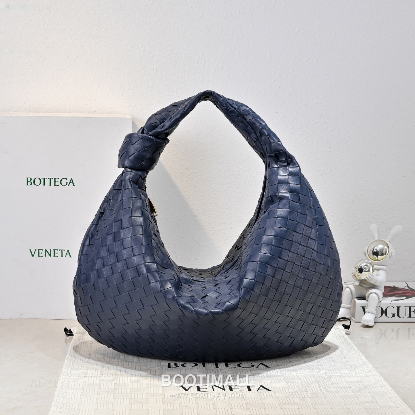 Bottega Veneta Jodie Intrecciato Nappa Leather Large Hobo Bag 보테가베네타 조디 인트레치아토 나파 라지 호보백 54cm 1