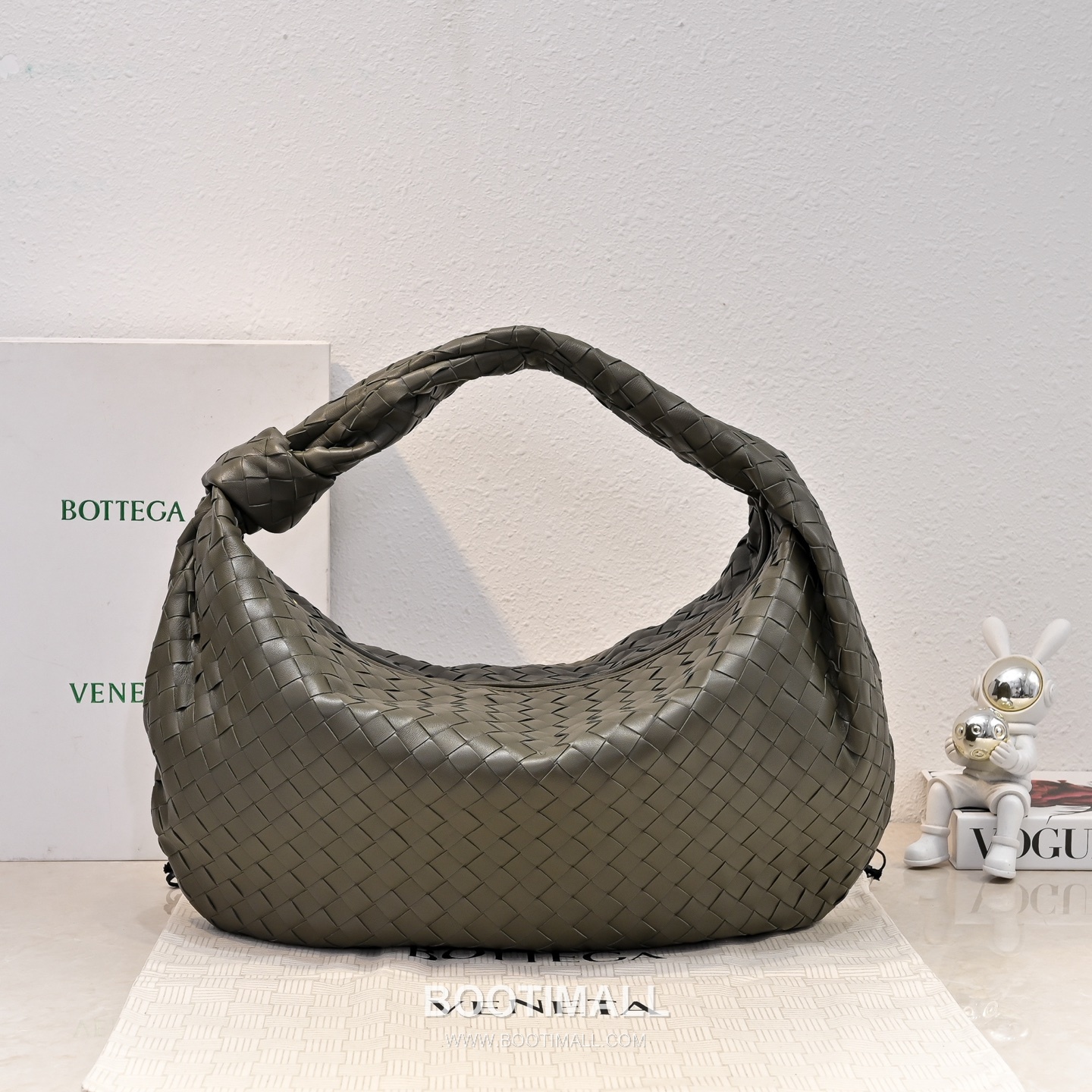Bottega Veneta Jodie Intrecciato Nappa Leather Large Hobo Bag 보테가베네타 조디 인트레치아토 나파 라지 호보백 54cm 1