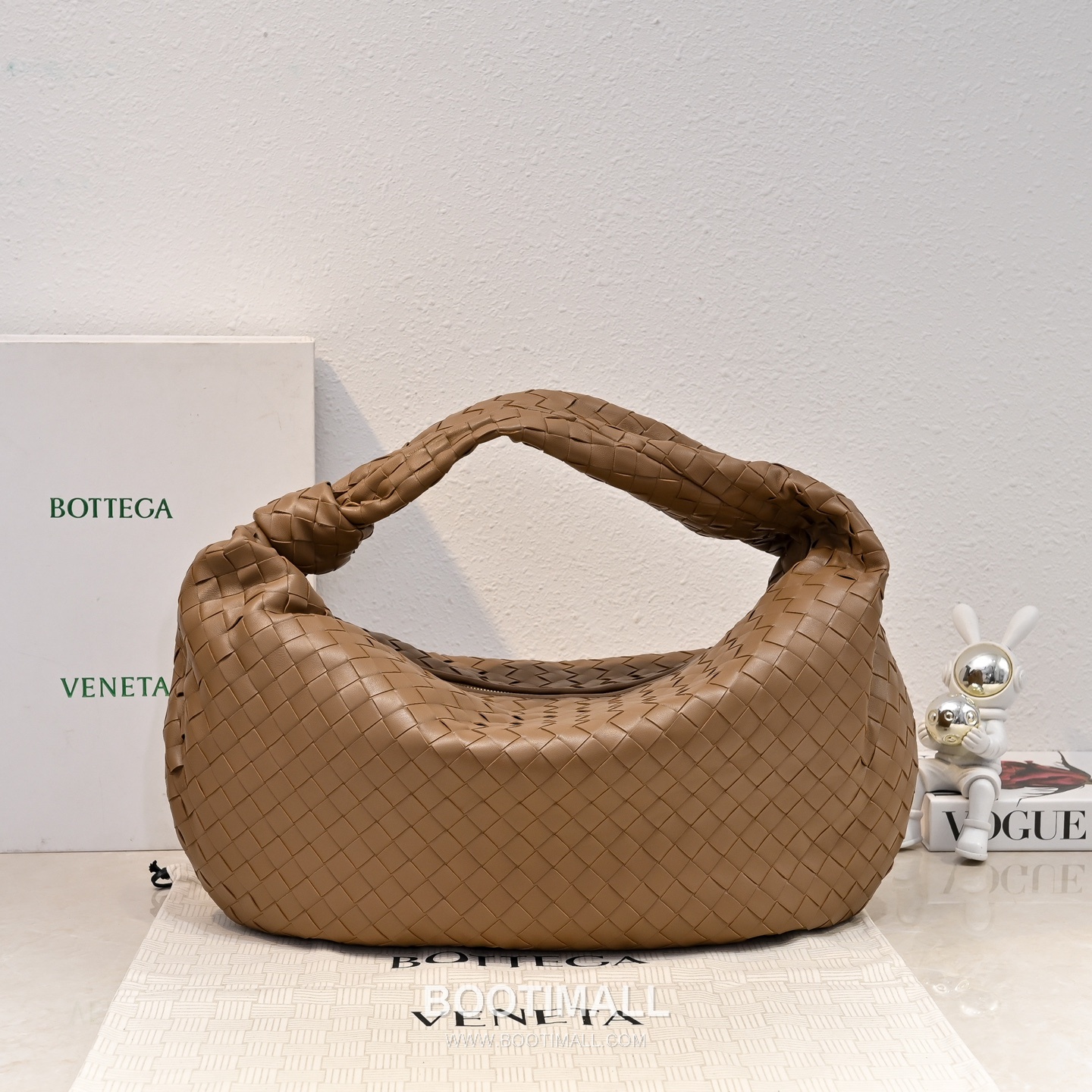 Bottega Veneta Jodie Intrecciato Nappa Leather Large Hobo Bag 보테가베네타 조디 인트레치아토 나파 라지 호보백 54cm 1