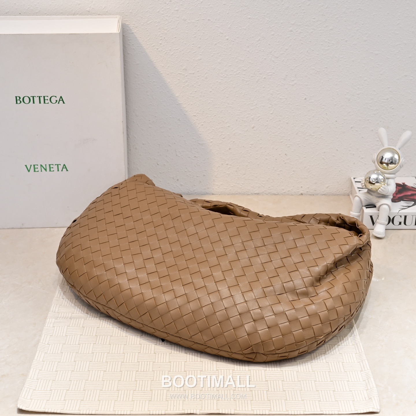 Bottega Veneta Jodie Intrecciato Nappa Leather Large Hobo Bag 보테가베네타 조디 인트레치아토 나파 라지 호보백 54cm 3