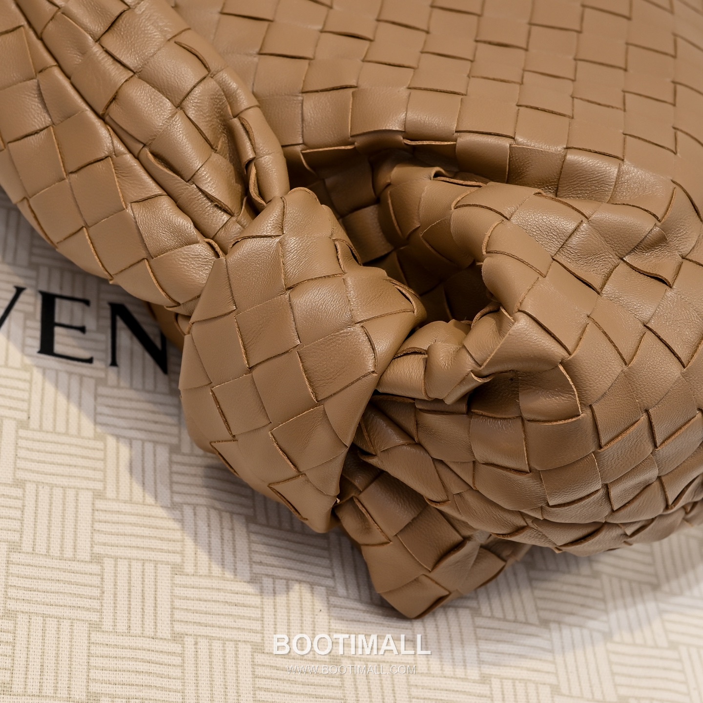 Bottega Veneta Jodie Intrecciato Nappa Leather Large Hobo Bag 보테가베네타 조디 인트레치아토 나파 라지 호보백 54cm 5