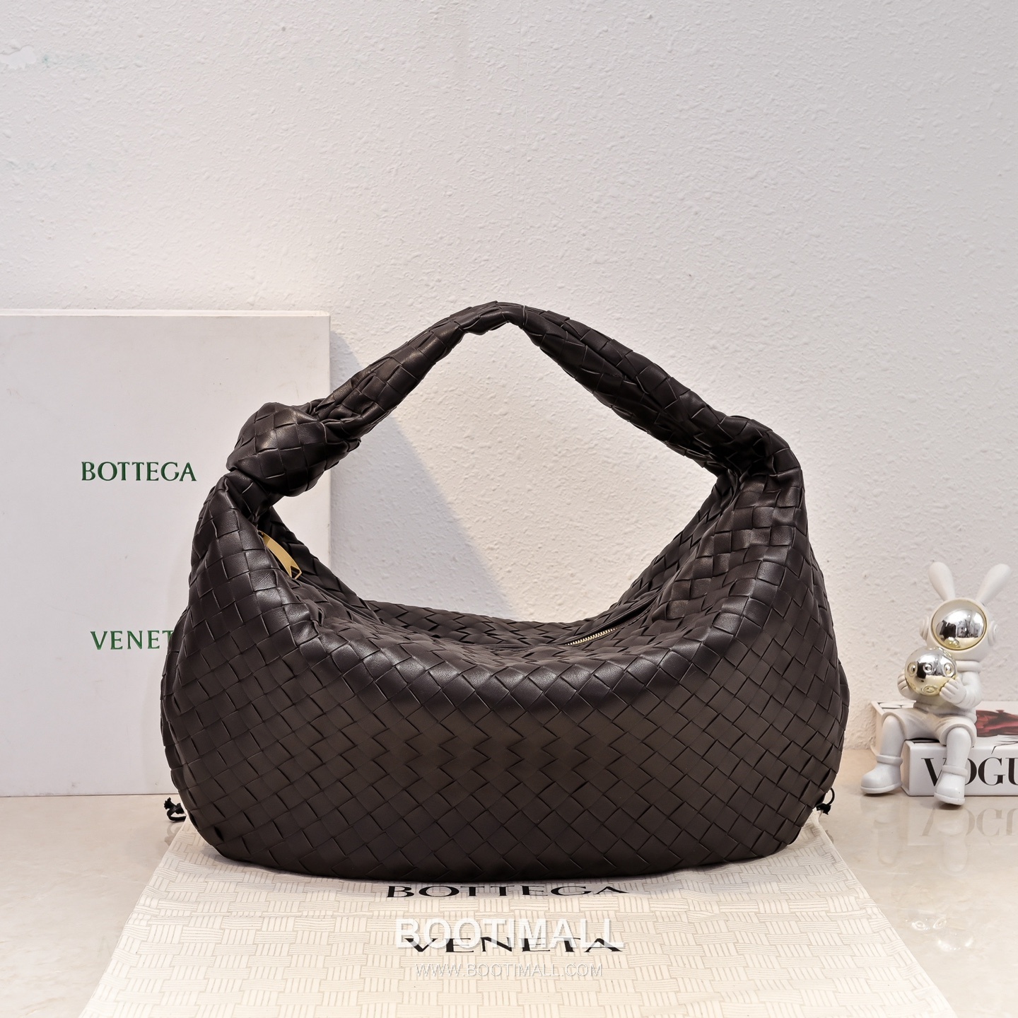 Bottega Veneta Jodie Intrecciato Nappa Leather Large Hobo Bag 보테가베네타 조디 인트레치아토 나파 라지 호보백 54cm 1