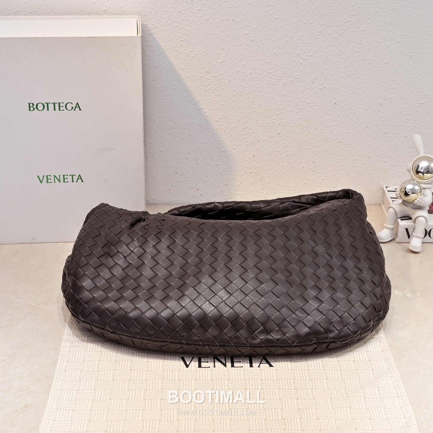 Bottega Veneta Jodie Intrecciato Nappa Leather Large Hobo Bag 보테가베네타 조디 인트레치아토 나파 라지 호보백 54cm 3