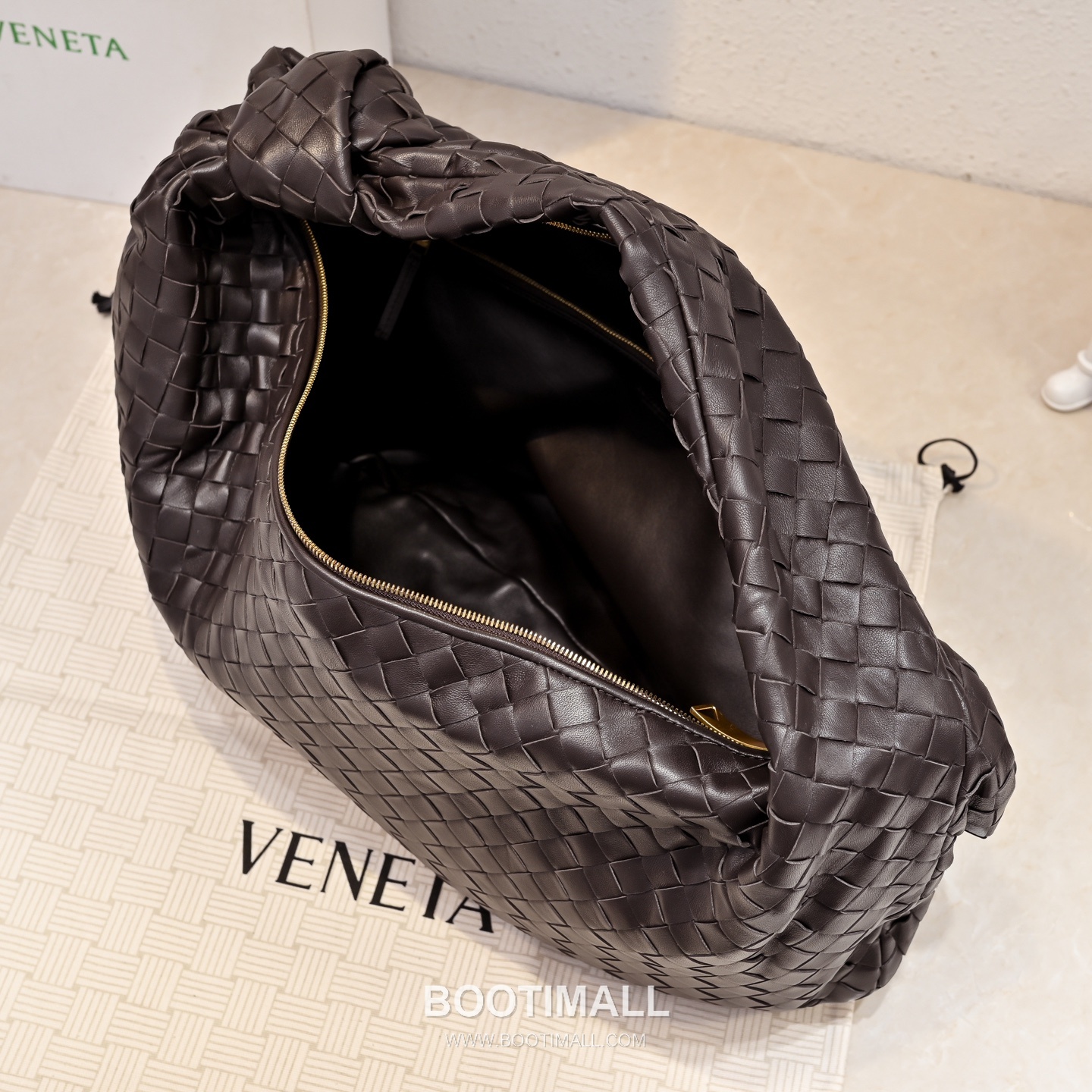 Bottega Veneta Jodie Intrecciato Nappa Leather Large Hobo Bag 보테가베네타 조디 인트레치아토 나파 라지 호보백 54cm 7