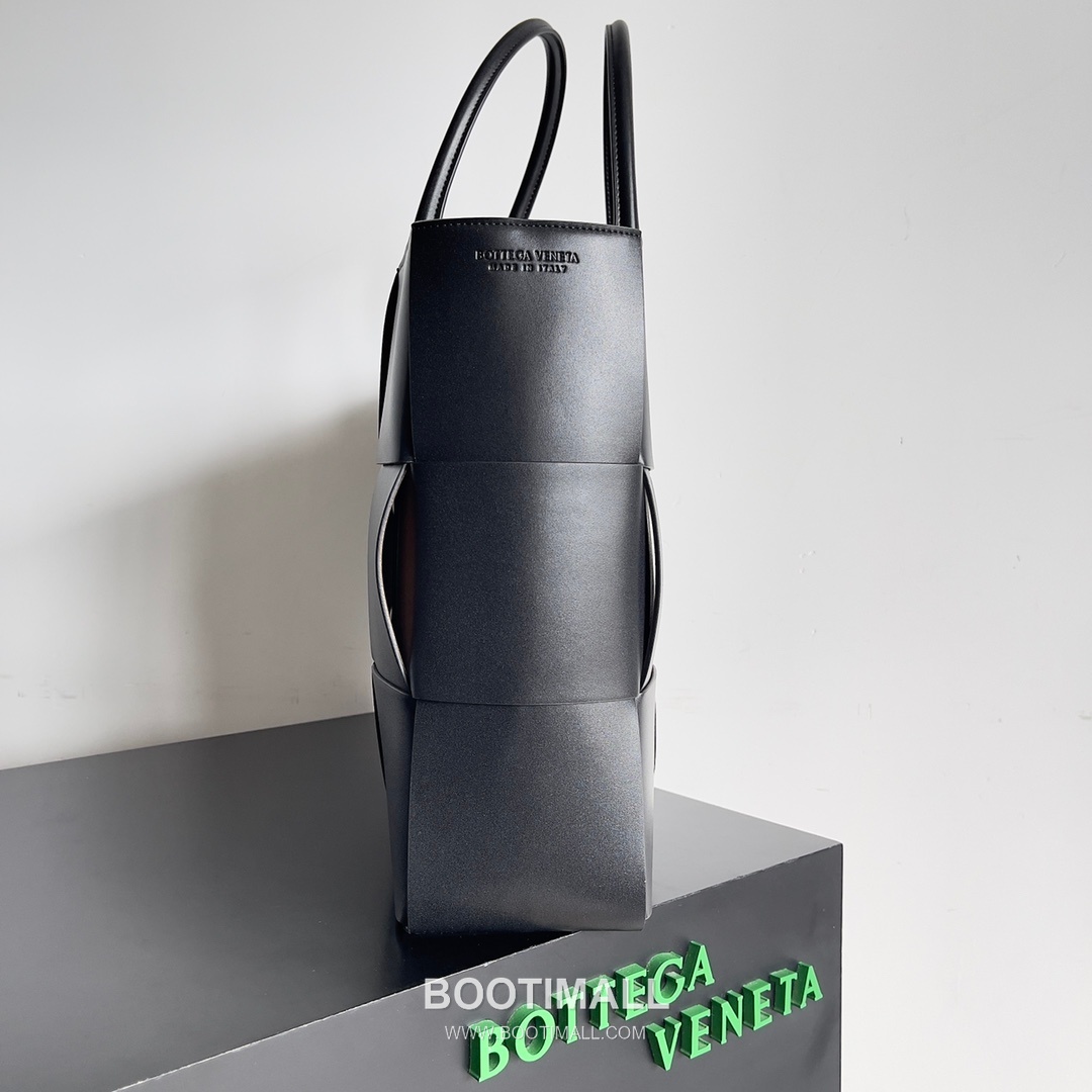 Bottega Veneta Arco Intrecciato Calfskin Leather Tote Bag 보테가베네타 아르코 인트레치아토 카프스킨 토트백 47cm 2