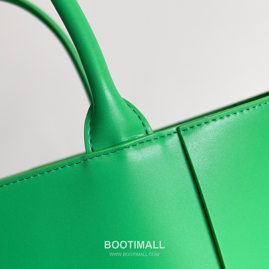 Bottega Veneta Arco Intrecciato Calfskin Leather Tote Bag 보테가베네타 아르코 인트레치아토 카프스킨 토트백 47cm 6