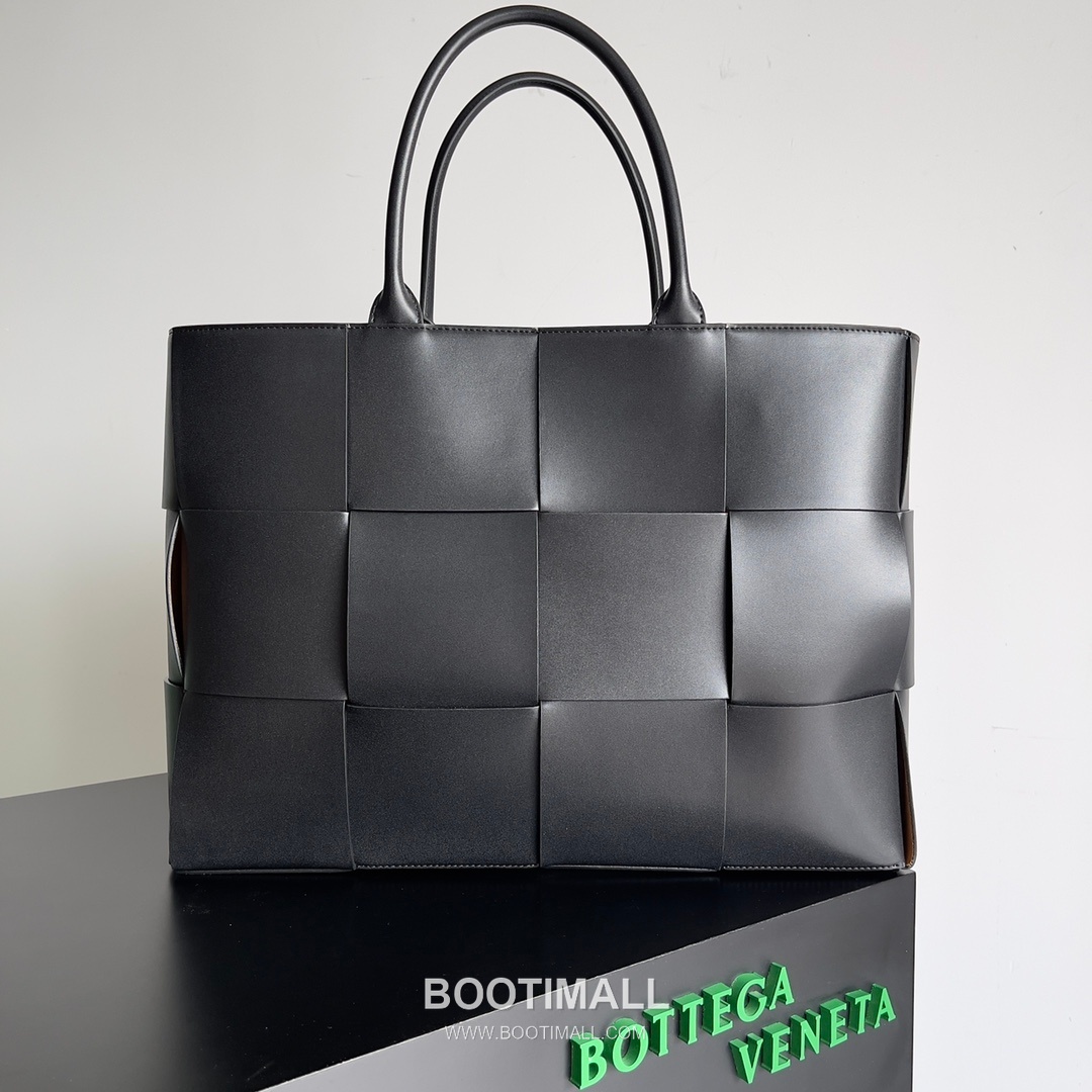 Bottega Veneta Arco Intrecciato Calfskin Leather Tote Bag 보테가베네타 아르코 인트레치아토 카프스킨 토트백 47cm 1
