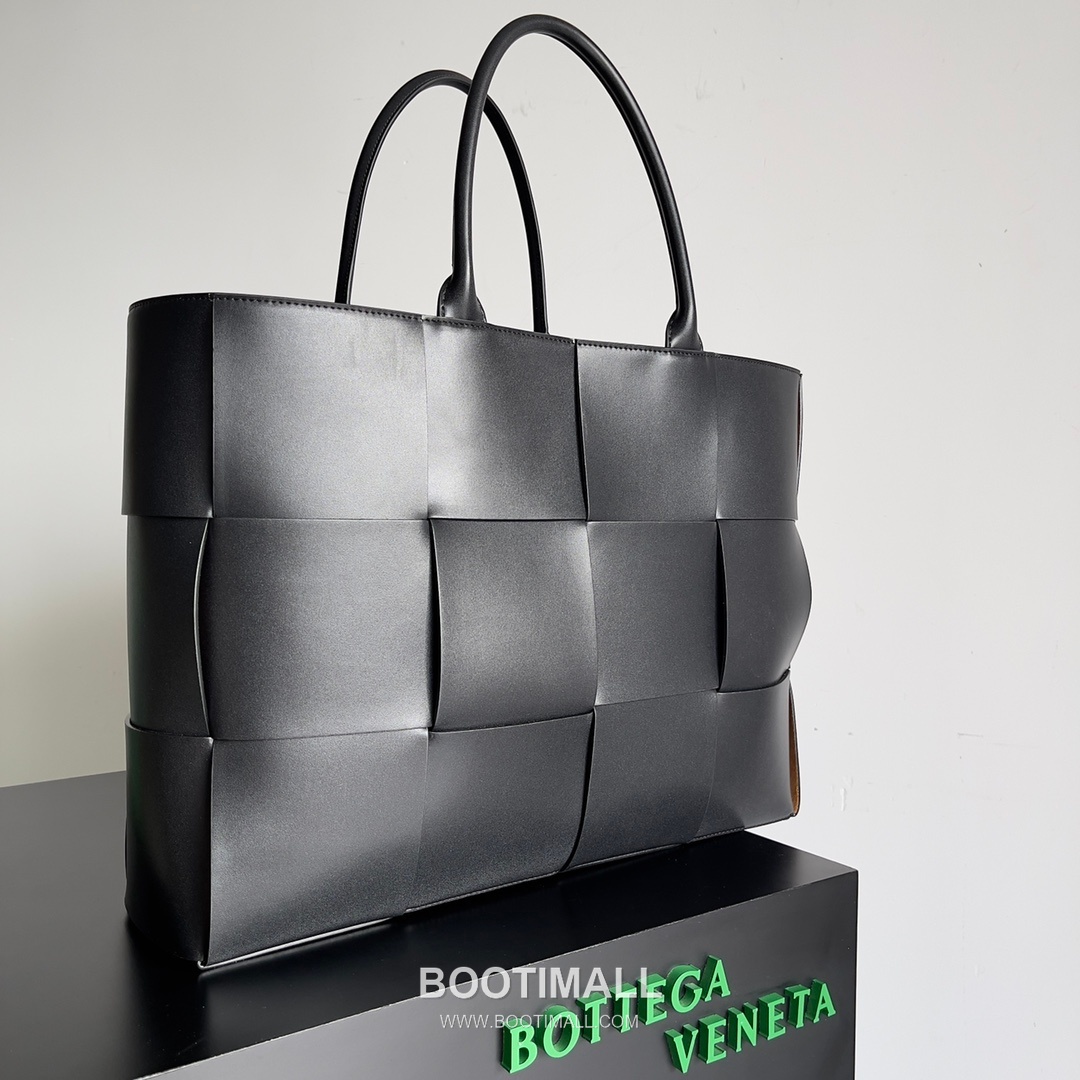 Bottega Veneta Arco Intrecciato Calfskin Leather Tote Bag 보테가베네타 아르코 인트레치아토 카프스킨 토트백 47cm 2