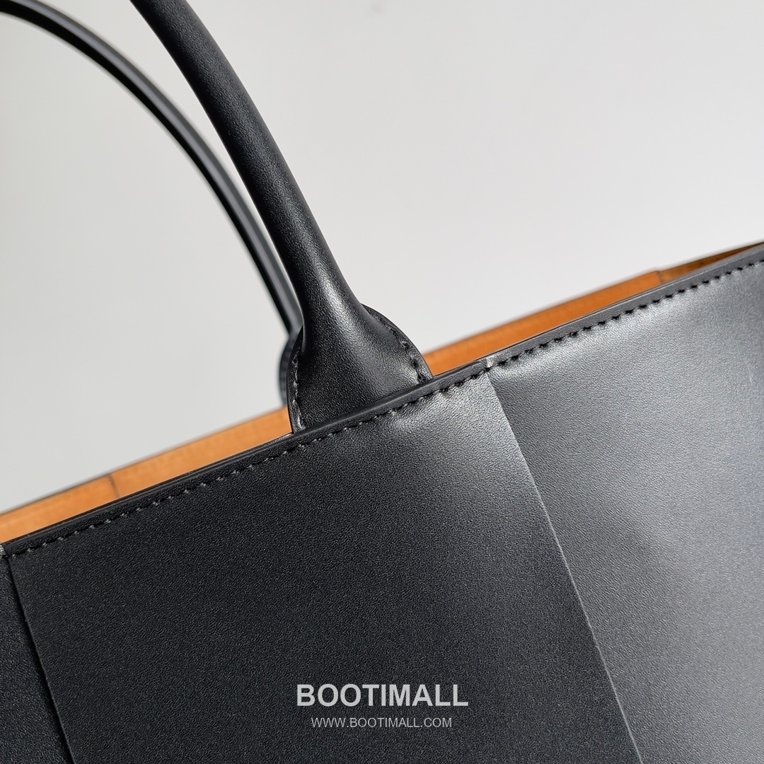 Bottega Veneta Arco Intrecciato Calfskin Leather Tote Bag 보테가베네타 아르코 인트레치아토 카프스킨 토트백 47cm 6