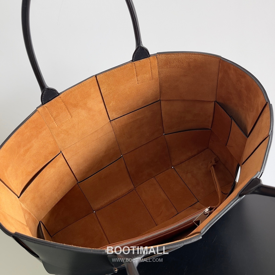Bottega Veneta Arco Intrecciato Calfskin Leather Tote Bag 보테가베네타 아르코 인트레치아토 카프스킨 토트백 47cm 7