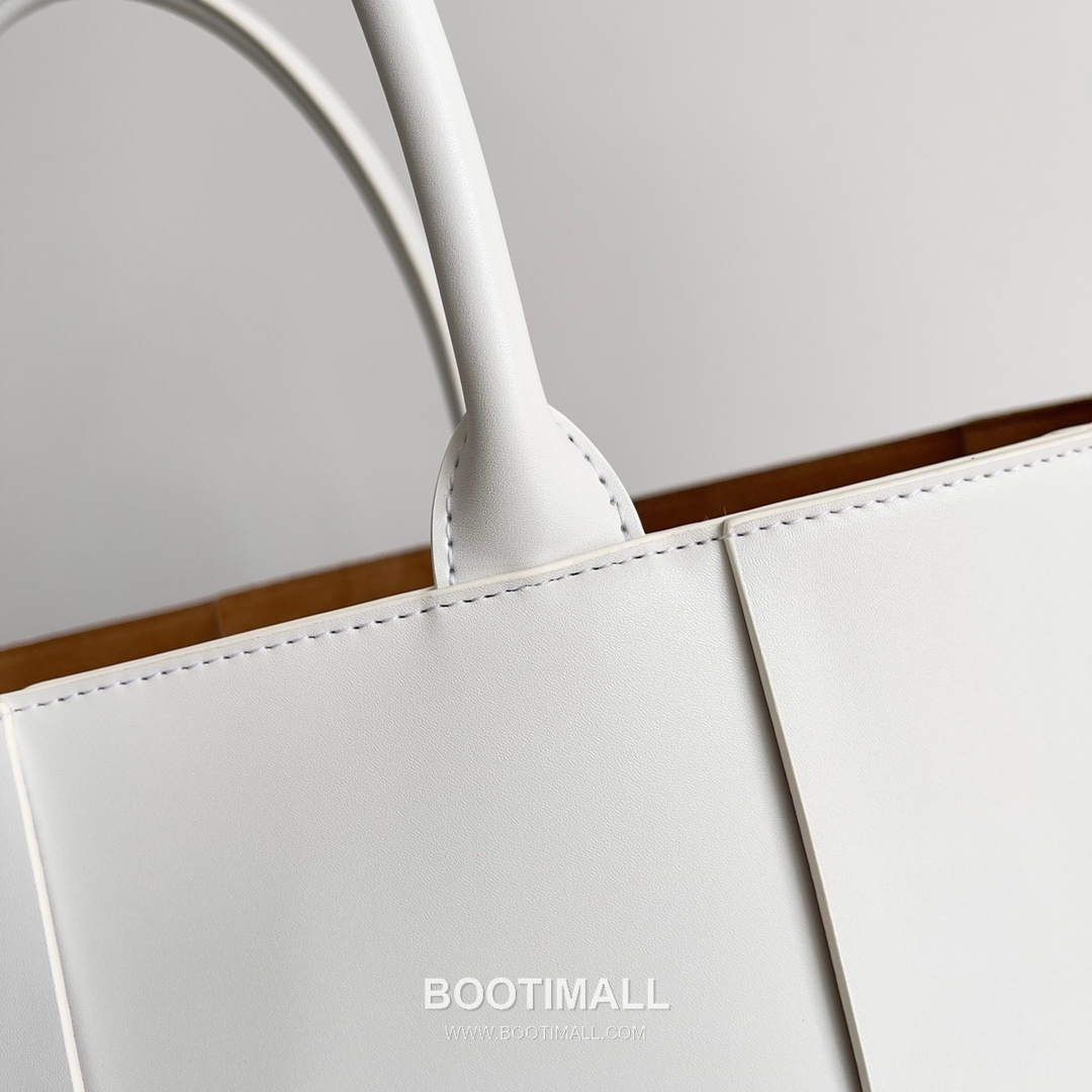 Bottega Veneta Arco Intrecciato Calfskin Leather Tote Bag 보테가베네타 아르코 인트레치아토 카프스킨 토트백 47cm 7